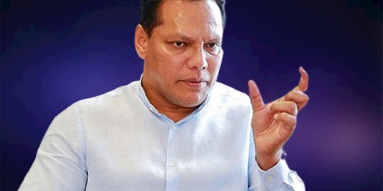 விமர்சனங்களை மறைப்பதற்கு அதிகாரிகளை பழிவாங்காதீர்கள் – தயாசிறி அரசிடம் கோரிக்கை