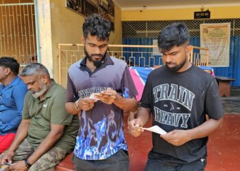 வட கிழக்கில் உள்ள மனிதப் புதைகுழிகளுக்கு நீதி வேண்டி யாழில் முன்னெடுக்கப்பட்ட கையெழுத்துப் போராட்டம்