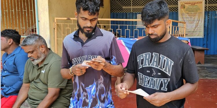 வட கிழக்கில் உள்ள மனிதப் புதைகுழிகளுக்கு நீதி வேண்டி யாழில் முன்னெடுக்கப்பட்ட கையெழுத்துப் போராட்டம்