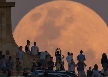 அதிக நேரம் நிகழும் சந்திர கிரகணம் ; காணத்தவறாதீர்கள்