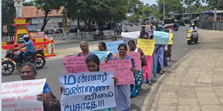 மன்னாரில் 30 ஆவது நாள் போராட்டம் ; கற்கடந்த குளம் கிராம மக்கள் கலந்து கொண்டு ஆதரவு