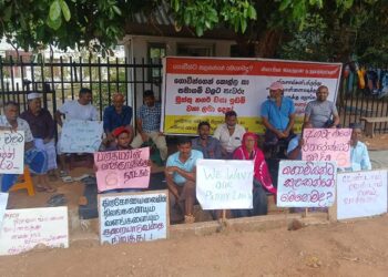 12 ஆவது நாளாக தொடரும் முத்து நகர் விவசாயிகளின் சத்தியக் கிரகப் போராட்டம் ; பிரதமரின் வாக்குறுதிக்கு ஆறு நாட்களே மீதம்