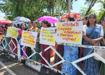மட்டக்களப்பில் ஆசிரியர் நிரந்தர நியமனம் கோரி பட்டதாரிகள் ஆர்ப்பாட்டம்