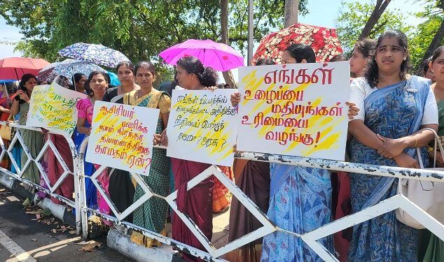 மட்டக்களப்பில் ஆசிரியர் நிரந்தர நியமனம் கோரி பட்டதாரிகள் ஆர்ப்பாட்டம்