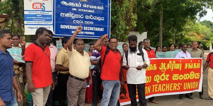 வடக்கு ஆளுநர் அலுவலகத்தை முற்றுகையிட்டு ஆசிரியர்கள் இன்றும் போராட்டம்