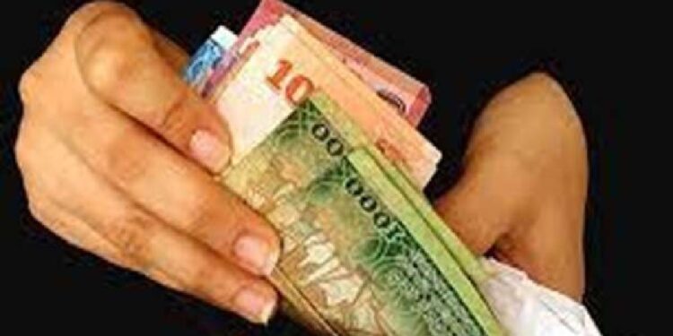 வங்கி பணவைப்பு இயந்திரத்தில் நூதன முறையில் திருட்டு – அவதானம்!