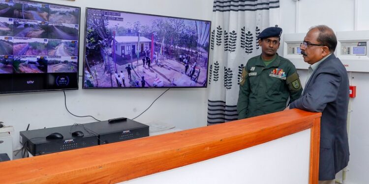 இராணுவ ஆயுதக் களஞ்சியங்களை பார்வையிட்டார் பாதுகாப்பு பிரதி அமைச்சர்