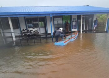 பலாலி பொலிஸ் நிலையத்துக்குள் புகுந்த வெள்ள நீர்