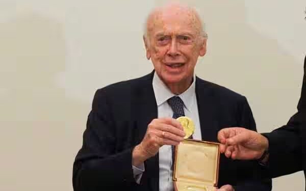 அமெரிக்க விஞ்ஞானி ஜேம்ஸ் வாட்சன் காலமானார்!