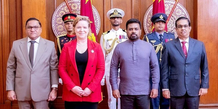 தூதுவர்கள், உயர் ஸ்தானிகர்கள் ஜனாதிபதியிடம் நற்சான்றுப் பத்திரங்களை கையளித்தனர்