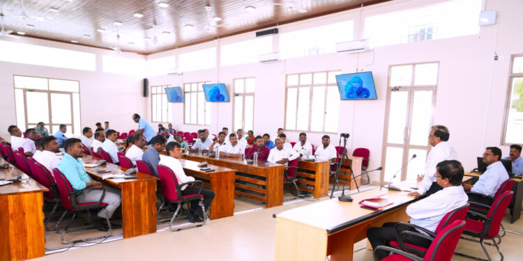 பேரிடரில் பணிகளைத் தாமதப்படுத்தியது வெட்கக்கேடானது! வேதநாயகன் ஆதங்கம்