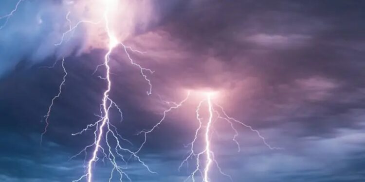கடும் மின்னல் தாக்கம் குறித்து பொதுமக்களுக்கு எச்சரிக்கை!
