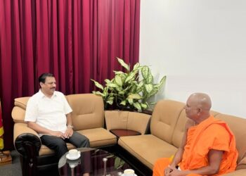 தையிட்டி விகாரை விவகாரம்; யாழ். மாவட்ட செயலரை சந்தித்தார் நயினாதீவு விகாராதிபதி