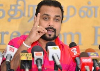 கல்வி அமைச்சை சுற்றி வளைத்திருக்க வேண்டும் – விமல் வீரவன்ச