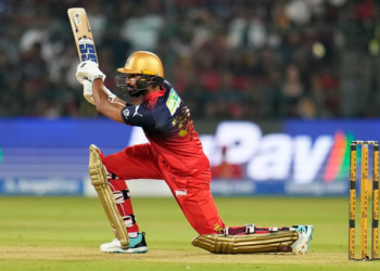 ஆரம்பப் போட்டியில் நடப்பு சம்பியன் றோயல் செலஞ்சர்ஸ் பெங்களூரு  வெற்றி