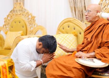 இலங்கை ராமன்ய மகா பீடத்தின் மகாநாயக்க தேரரை சந்தித்தார் ஜனாதிபதி 