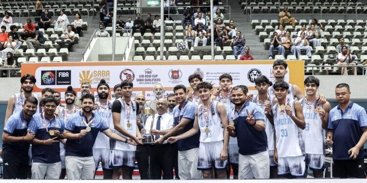 18 வயதுக்குட்பட்ட  கூடைப்பந்தாட்ட  ஆசிய கிண்ணத்தில் விளையாட ஆண், பெண் இரு பாலாரிலும் இந்தியாவும் ஆண்களில் இலங்கையும் தகுதி