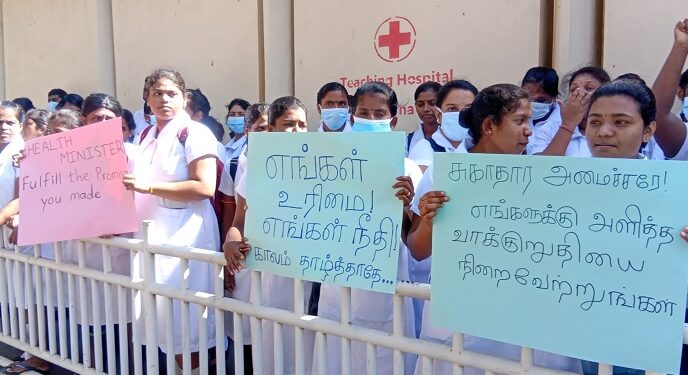 அநுர அரசாங்கம் ஏமாற்றி விட்டதாக யாழ்.போதனா வைத்தியசாலை சுகாதார தொண்டர்கள் போராட்டம்