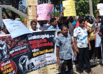 வவுனியா மாநகர சபை முதல்வர் பணி நீக்கம்…! வெடித்த ஆர்ப்பாட்டம் – வர்த்தக நிலையங்களுக்கு பூட்டு