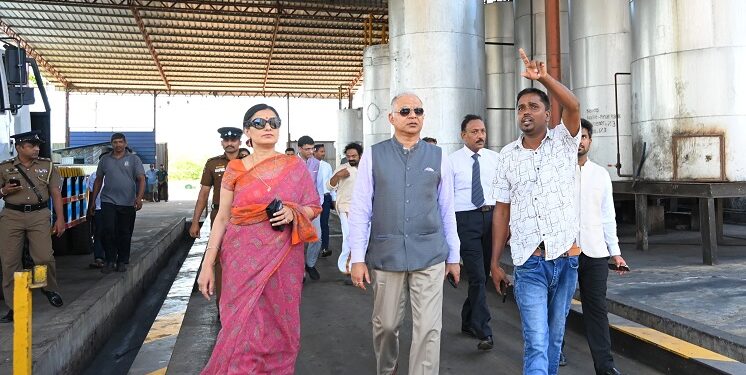 இலங்கைக்கான இந்திய உயர்ஸ்தானிகர் அச்சுவேலி கைத்தொழில் பேட்டைக்கு விஜயம் 