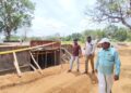முல்லைத்தீவு ஏம்பல் குளத்து நீரில் மூழ்கும் தட்டாமலை – ஒட்டுசுட்டானை இணைக்கும் வீதி ; சீரமைப்புப் பணிகள் ஆரம்பம்!