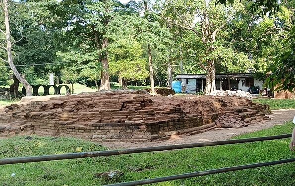 திருகோணமலை கின்னியா வெந்நீர் ஊற்று தொல்லியல் பகுதியில் சேதமடைந்த சைத்தியம் மீளமைப்பு நாளை ஆரம்பம்!