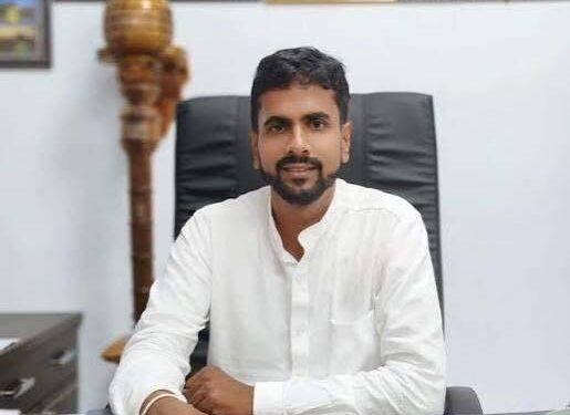 வவுனியா மாநகர முன்னாள் மேயர் உட்பட 4 பேரை கைது செய்ய நீதிமன்றம் உத்தரவு