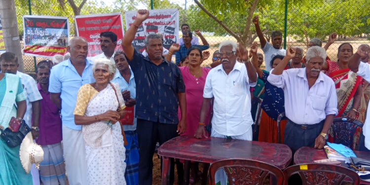 யாழ். பொதுமக்களின் காணிகளை விரைவாக விடுவிக்குமாறு ஜனாதிபதியிடம் டக்ளஸ் கோரிக்கை!