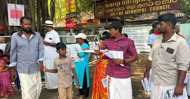 தமிழினப் படுகொலைக்கு சர்வதேச நீதி கோரி நல்லூரில் துண்டுப் பிரசுரம்