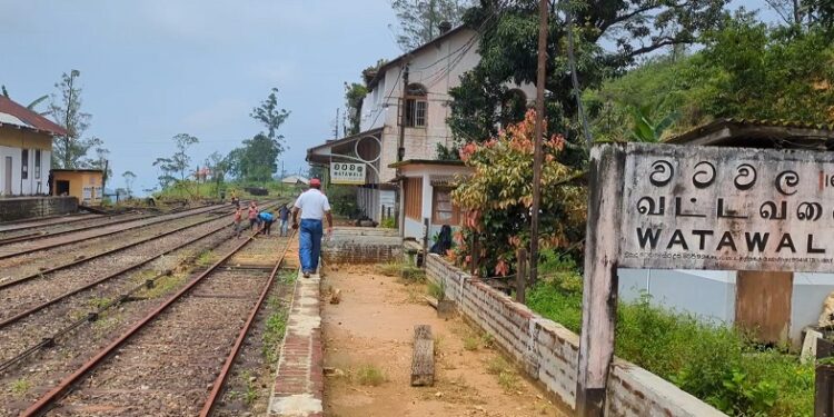 மண்சரிவினால் சேதமடைந்த வட்டவளை ரயில் நிலையம் ; மஞ்சுள சுரவீரஆரச்சி எம்.பி கள விஜயம்