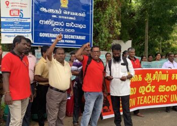 வடக்கு ஆளுநர் அலுவலகத்தை முற்றுகையிட்டு ஆசிரியர்கள் இன்றும் போராட்டம்  