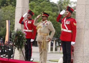 இராணுவத்தின் 76 ஆவது ஆண்டு நிறைவை முன்னிட்டு சிரேஷ்ட இராணுவ அதிகாரிகளுக்கு பதவி உயர்வு!