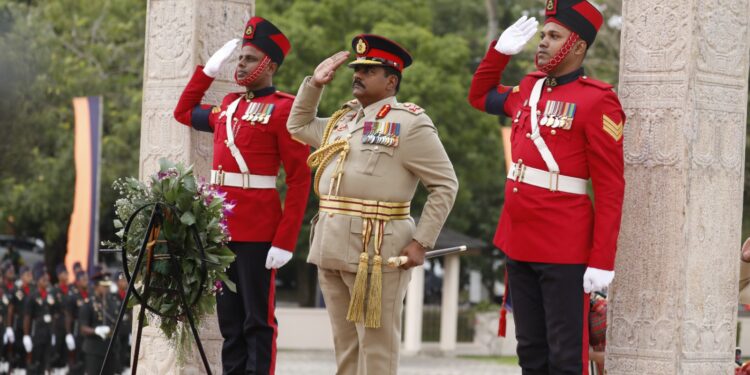 இராணுவத்தின் 76 ஆவது ஆண்டு நிறைவை முன்னிட்டு சிரேஷ்ட இராணுவ அதிகாரிகளுக்கு பதவி உயர்வு!