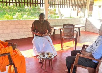 வேலன் சுவாமிகளை சந்தித்தார் கஜேந்திரகுமார் 