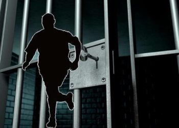 திடீர் சுகயீனமுற்று வைத்தியசாலையில் அனுமதிக்கப்பட்ட சந்தேக நபர் கைவிலங்குகளுடன் தப்பியோட்டம்!