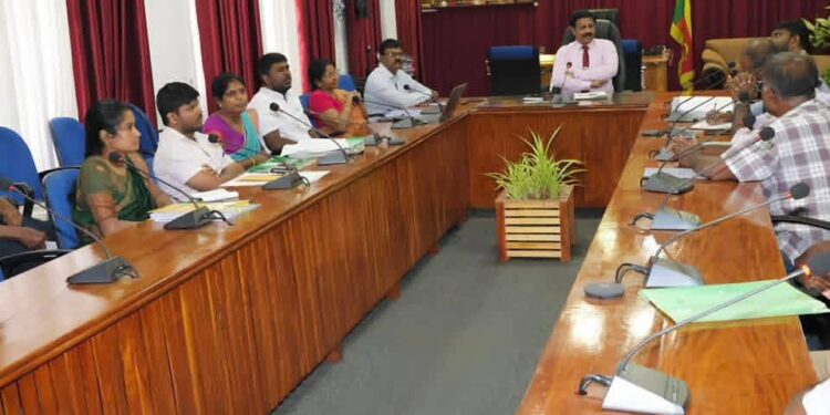 யாழ் அதிபர் தையிட்டி திஸ்ஸ விகாரை அமைந்துள்ள காணி உரிமையாளர்களை சந்தித்தார்!