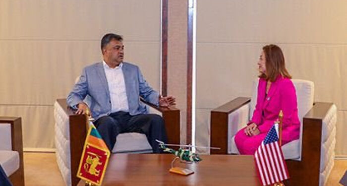 அமெரிக்கத் தூதுவர் ஜுலீ சங் – பாதுகாப்பு அமைச்சின் செயலாளர் இடையில் சந்திப்பு!