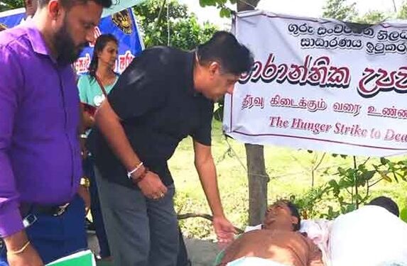 பட்டதாரிகளின் உண்ணாவிரதப் போராட்டத்திற்கு எதிர்க்கட்சித் தலைவர் சஜித் வருகை!