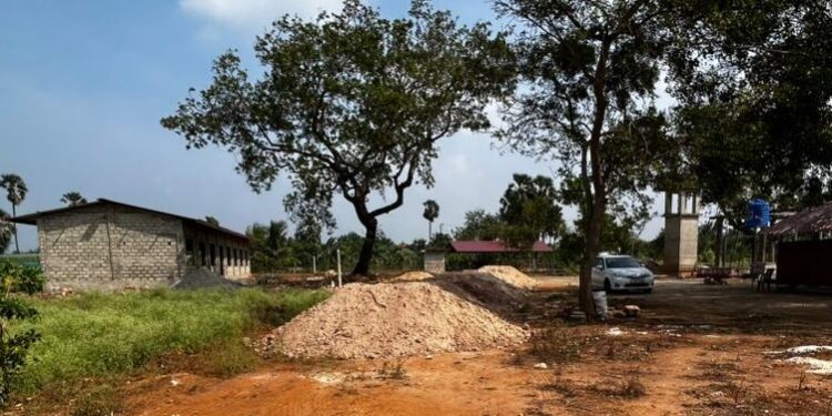 பலாலி அம்மன் வீதியை சித்திரை புத்தாண்டுக்குள் விடுவிக்குமாறு மக்கள் கோரிக்கை