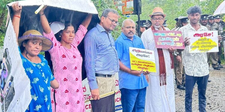 தையிட்டி விகாரைக்கு எதிராக கொட்டும் மழைக்குள்ளும் போராட்டம்