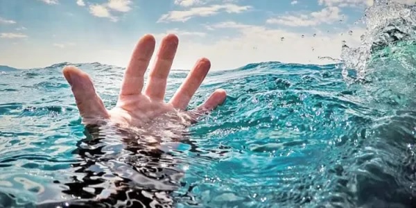 கடலில் அடித்துச் செல்லப்பட்ட ஹொங்கொங் பிரஜைகள் உயிர்காக்கும் பிரிவினரால் மீட்பு!