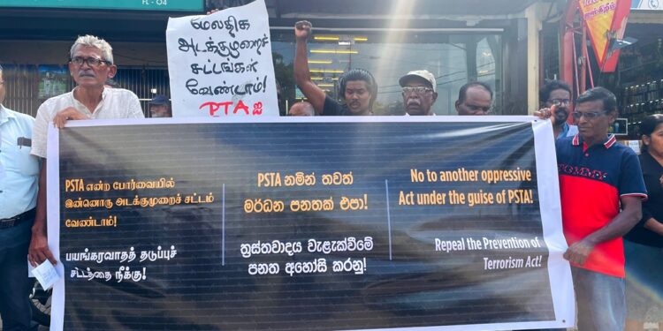 கோட்டாபயவை நீதிமன்றில் முன்னிலையாகுமாறு கோரி யாழில் போராட்டம்