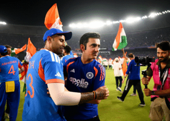 நியூஸிலாந்தை வீழ்த்தி மூன்று வரலாற்றுச் சாதனைகளுடன் ரி20 உலகக் கிண்ணத்தை சுவீகரித்த இந்தியா 