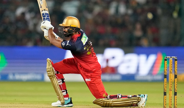 ஆரம்பப் போட்டியில் நடப்பு சம்பியன் றோயல் செலஞ்சர்ஸ் பெங்களூரு  வெற்றி