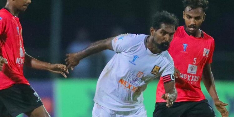 பத்து வீரர்களுடன் விளையாடி ஜாவா லேனின் சம்பியன் கனவை கலைத்து பெலிக்கன்ஸை சம்பியனாக்கியது சொலிட்