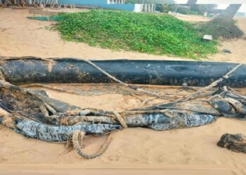 காலி கடற்பரப்பில் மூழ்கிய ஈரான் போர்க்கப்பலின் பாகங்கள் சீனிகம கடற்கரையில் மீட்பு!