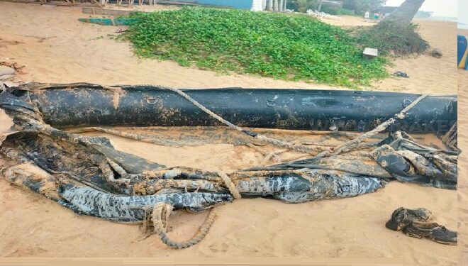 காலி கடற்பரப்பில் மூழ்கிய ஈரான் போர்க்கப்பலின் பாகங்கள் சீனிகம கடற்கரையில் மீட்பு!