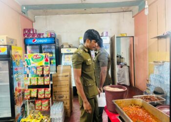 முல்லைத்தீவில் சுகாதார சீர்கேட்டுடன் இயங்கிய பிரபல உணவகத்திற்கு சீல்