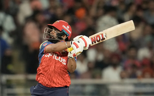 அறிமுக போட்டியில் கொனொலி ஆட்டம் இழக்காமல் அரைச் சதம் குவிக்க, பஞ்சாப் கிங்ஸ் 3 விக்கெட்களால் வெற்றிபெற்றது