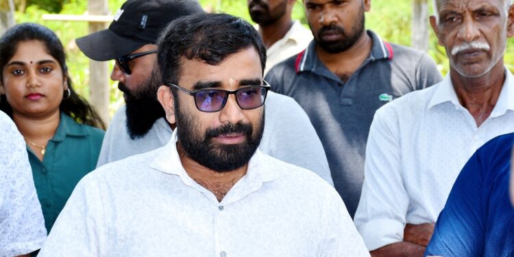 வடக்கு, கிழக்கு காணிப் பிரச்சினைக்கு தீர்வு காண அரசாங்கம் உறுதியாக உள்ளதாம்  – இளங்குமரன்